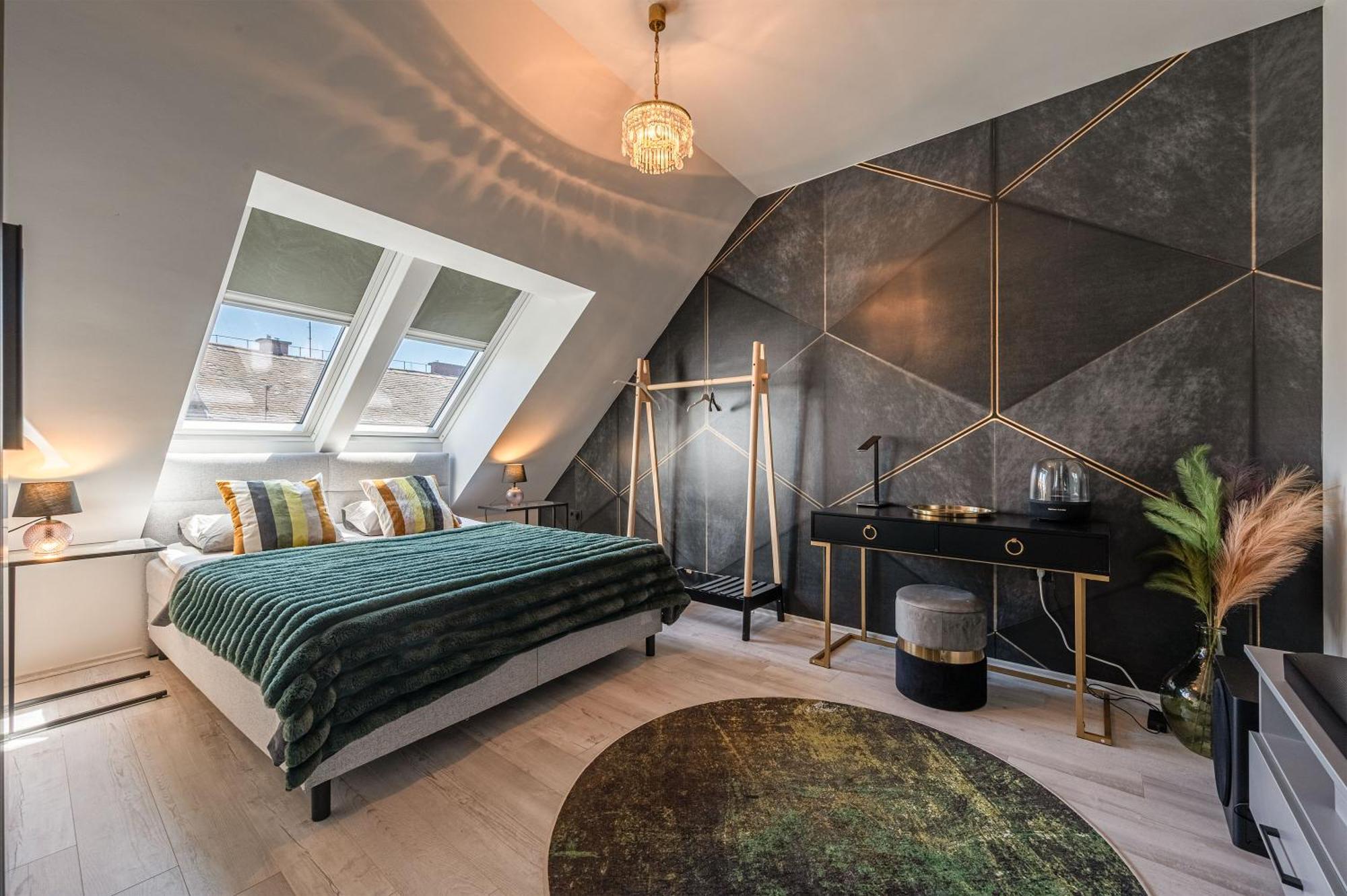 Apartment Luxury Penthouse W Garage - Centre *