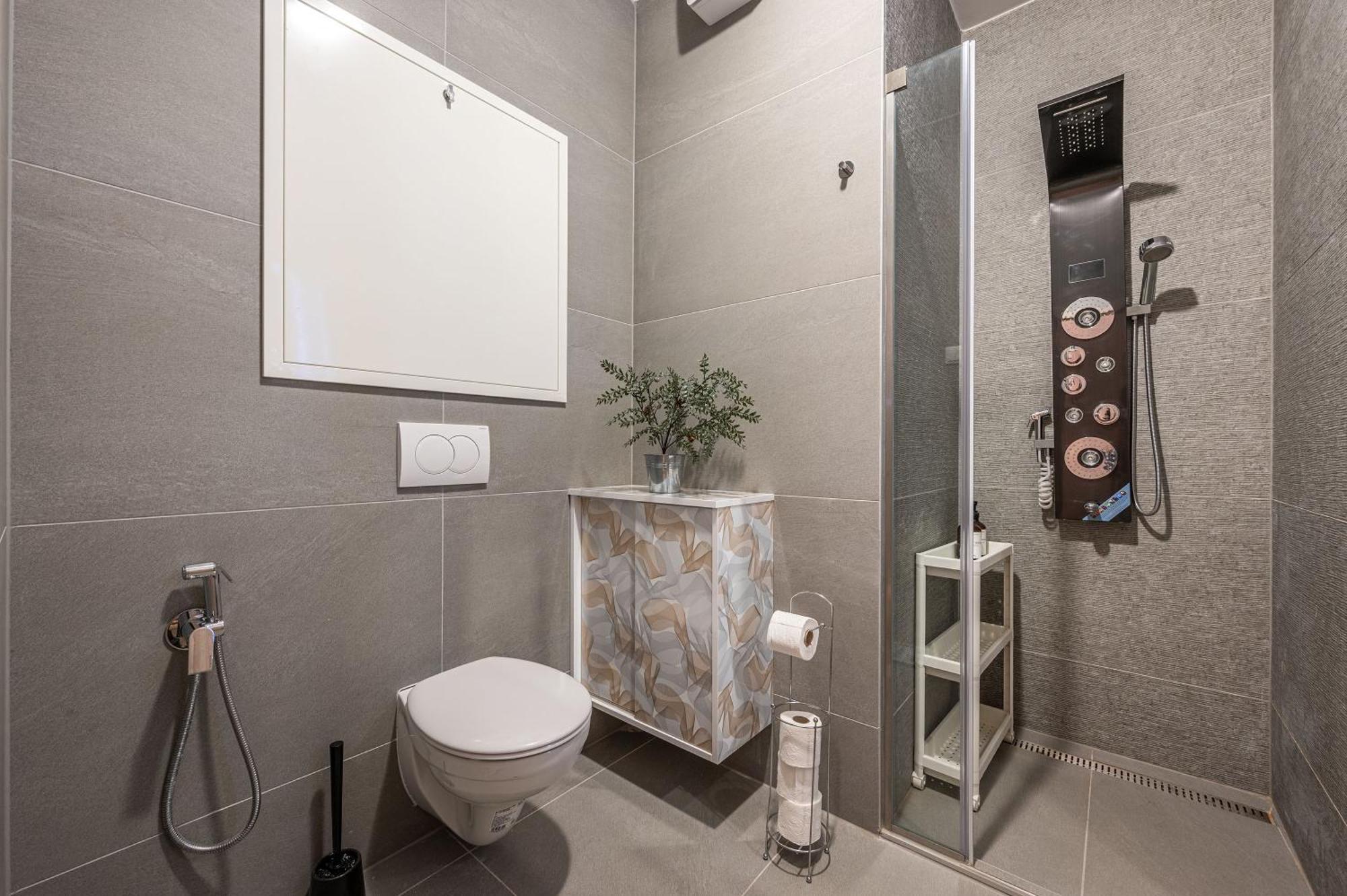 Luxury Penthouse W Garage - Centre *