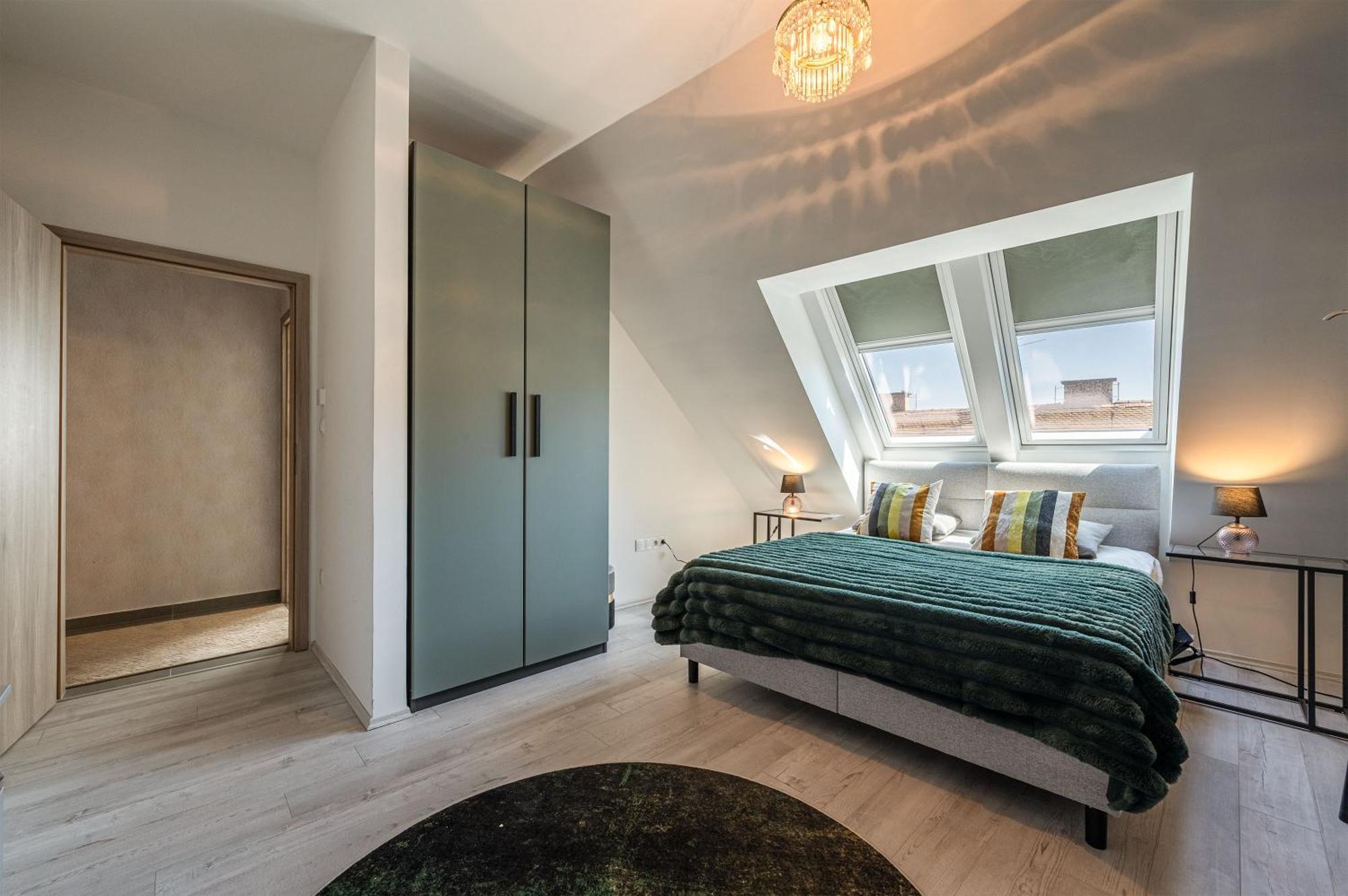 Luxury Penthouse W Garage - Centre Apartment