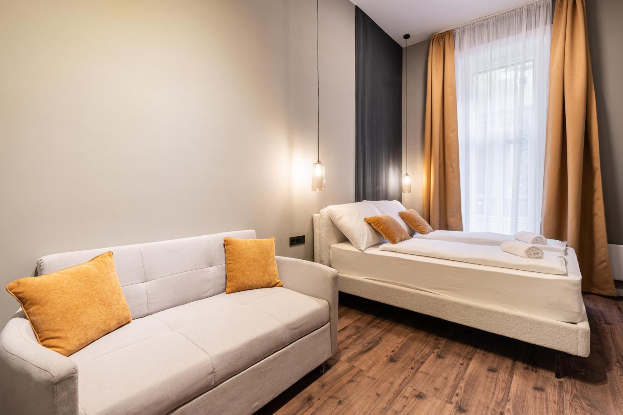 S7 - Sip Downtown Hideaway - Location By Bqa *