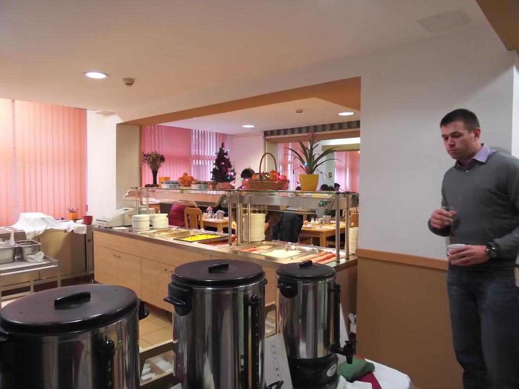 Pest Hotel