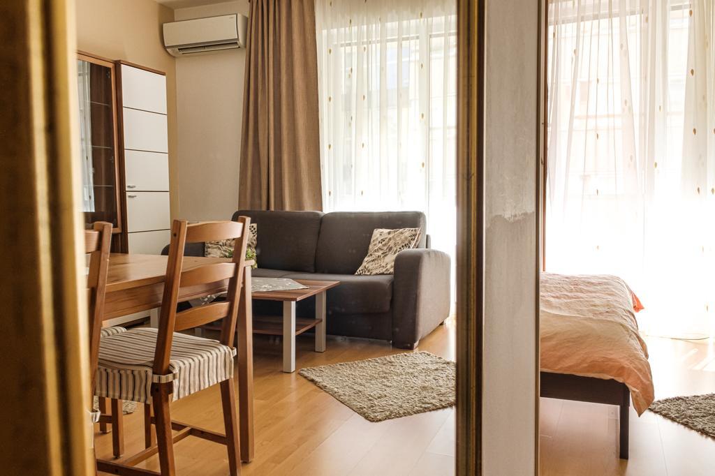 Dnd, Kun Apartments, Keleti Railway Station