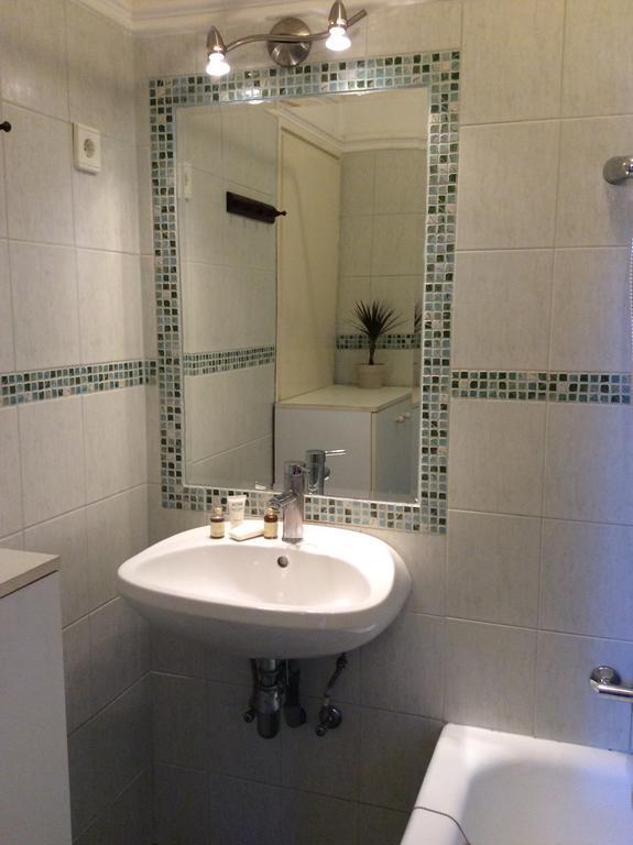 Comedy Apartment *
