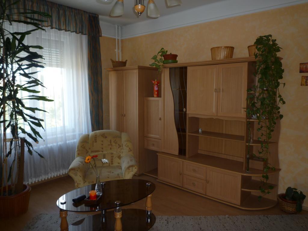 Ors Vezer Beatle 01 Budapest