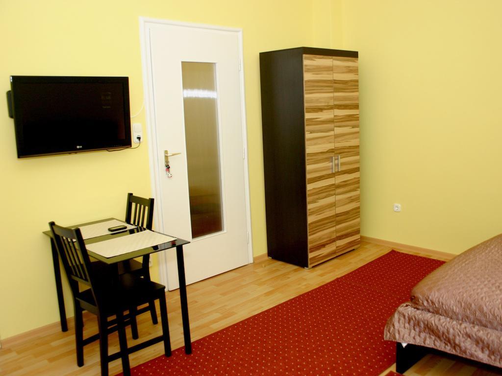 Apartment Arriva Balcony Budapest