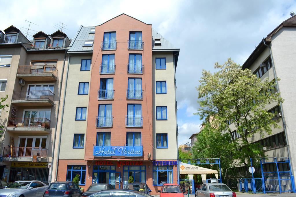 Hotel Veritas