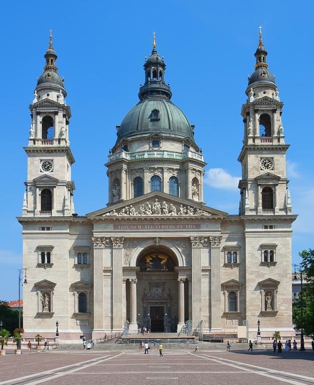 Apartment Lia's In Gozsdu And Free Parking Budapest