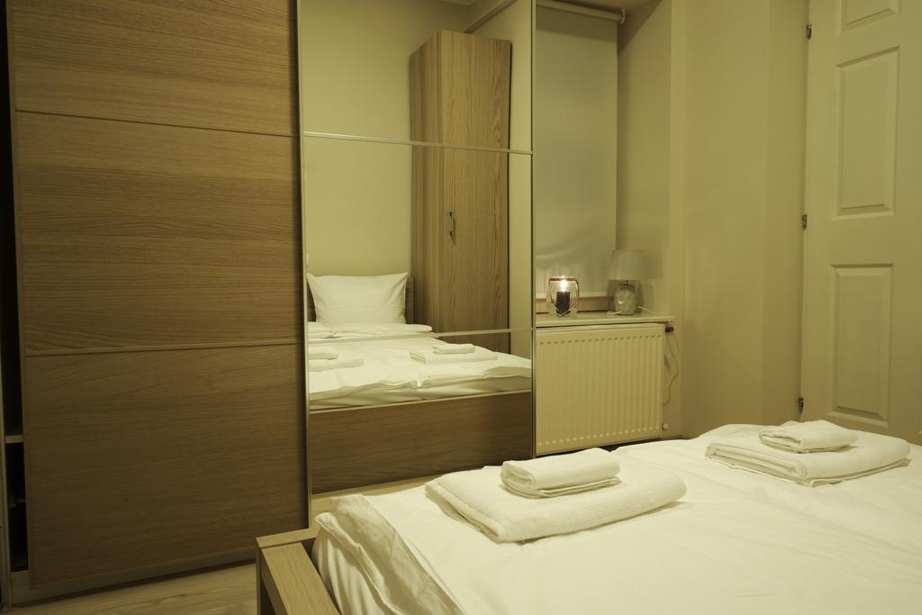 Karolyi Garden | Hostaid Apartment *