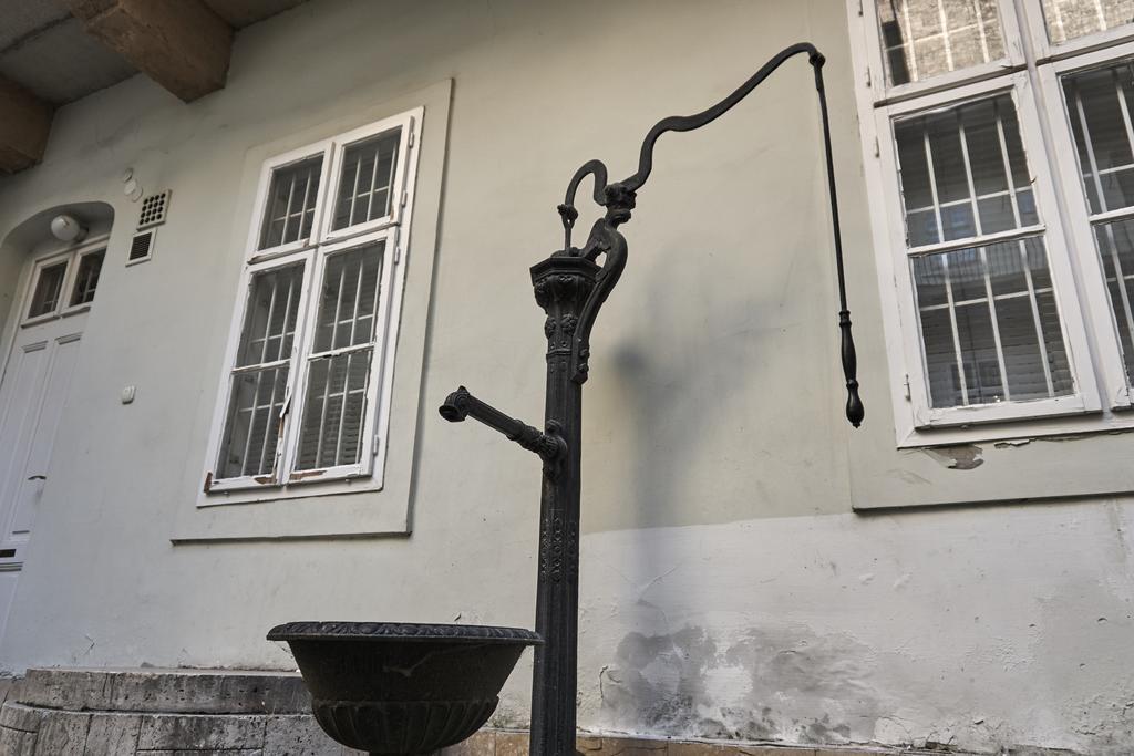 Karolyi Garden | Hostaid Budapest