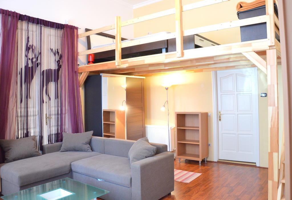 Apartment S19