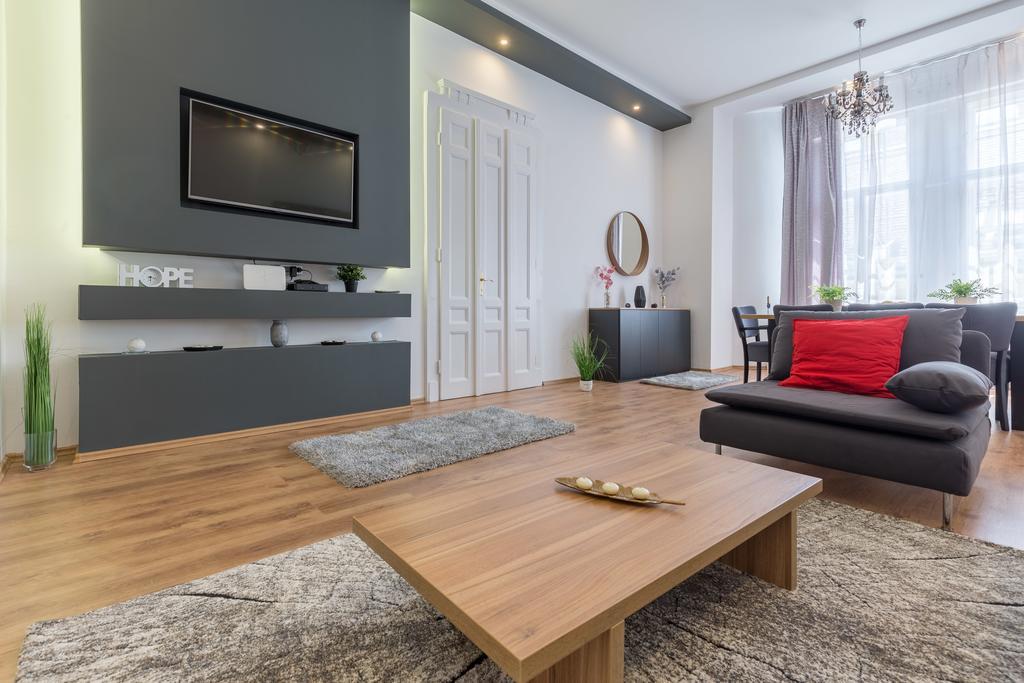 Real Zichy Apartman *