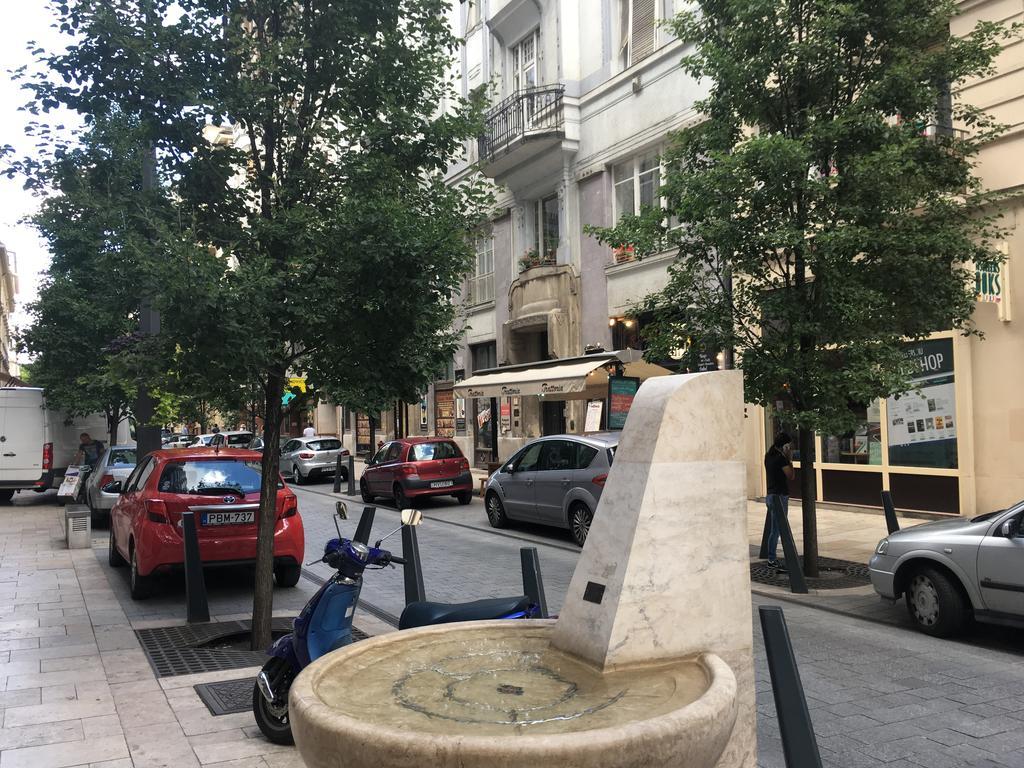 Makes Happy * Budapest