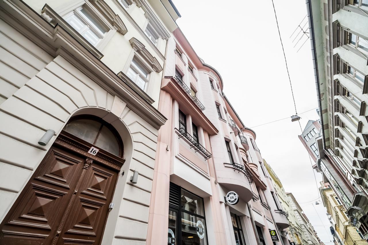 The Lion's Loft - 4br & 3ba - Terrace - Ac * Budapest