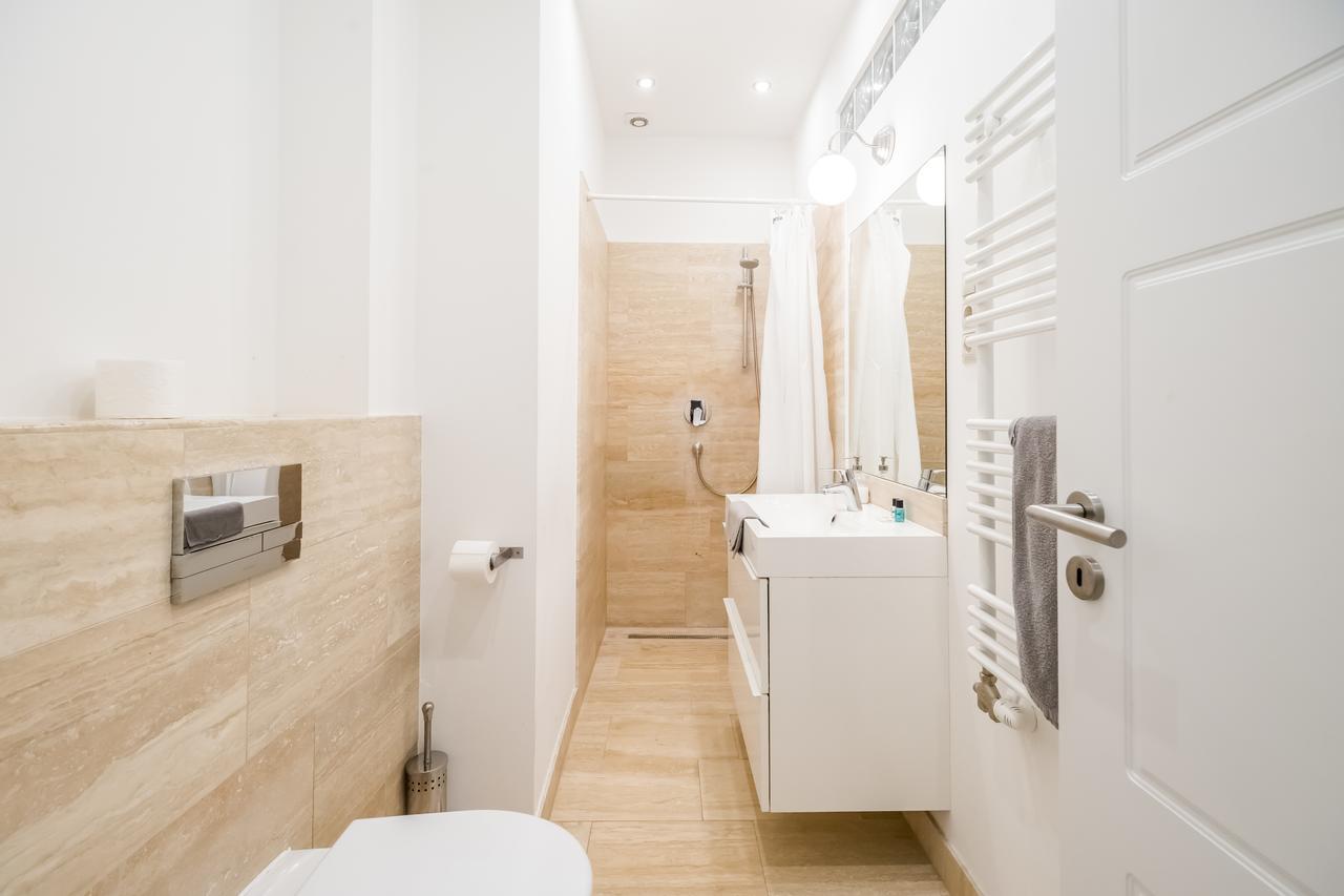 The Lion's Loft - 4br & 3ba - Terrace - Ac * Budapest