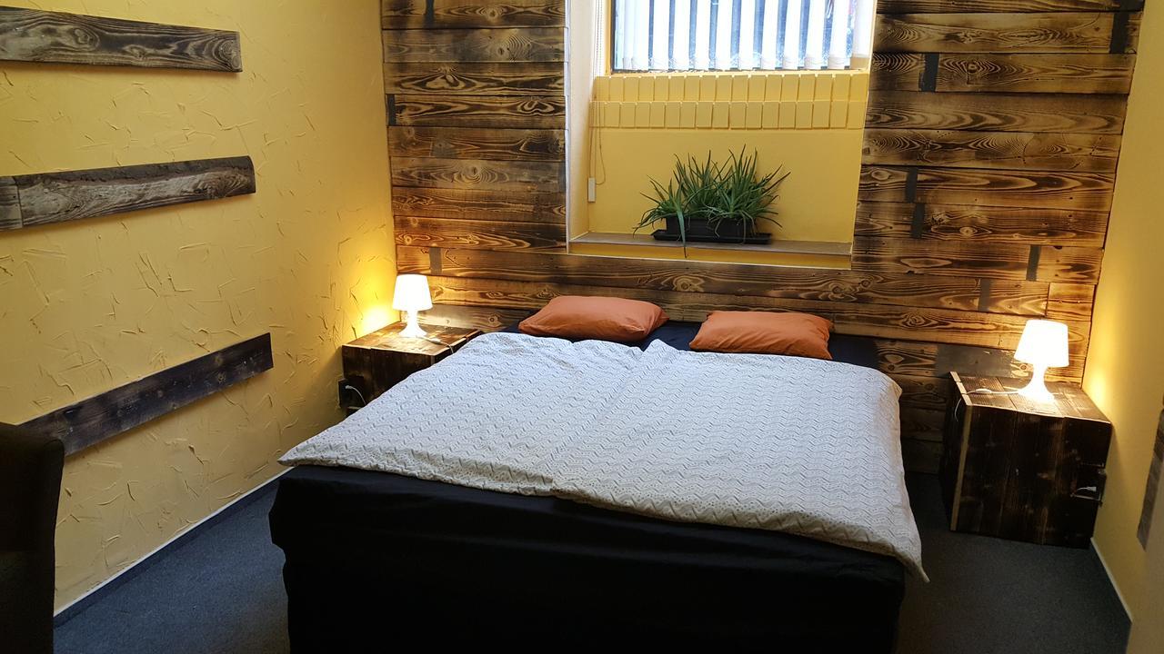 Hostal Krudy12 *