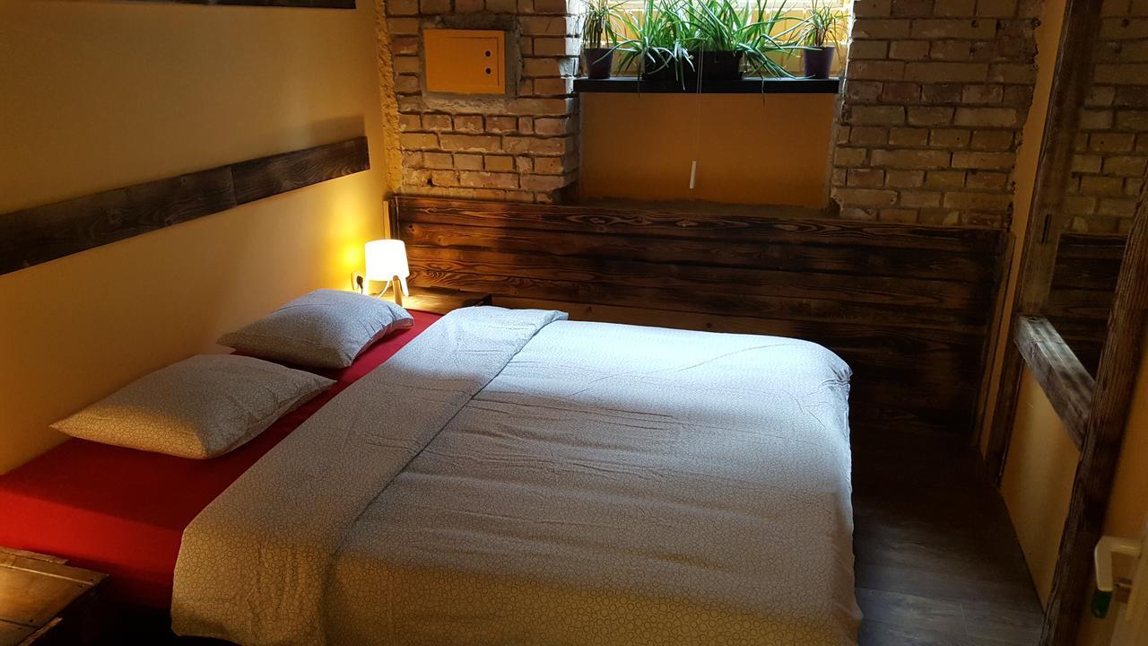 Hostal Krudy12 *