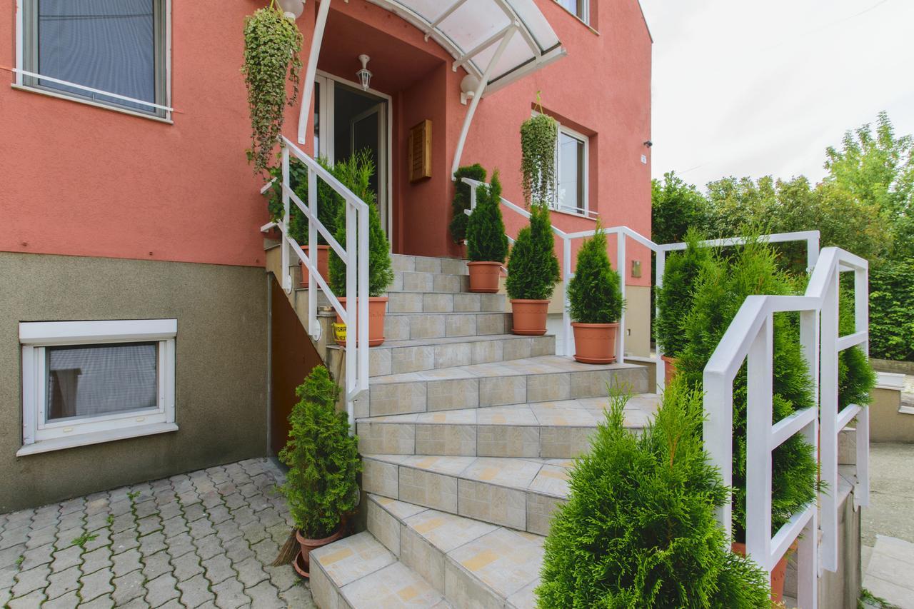 Irini Panzio Guest house