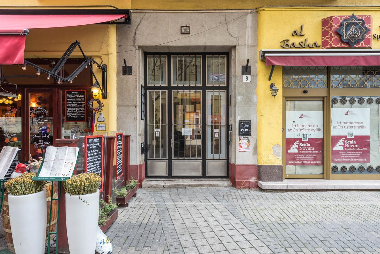 Oasis - Central * Budapest