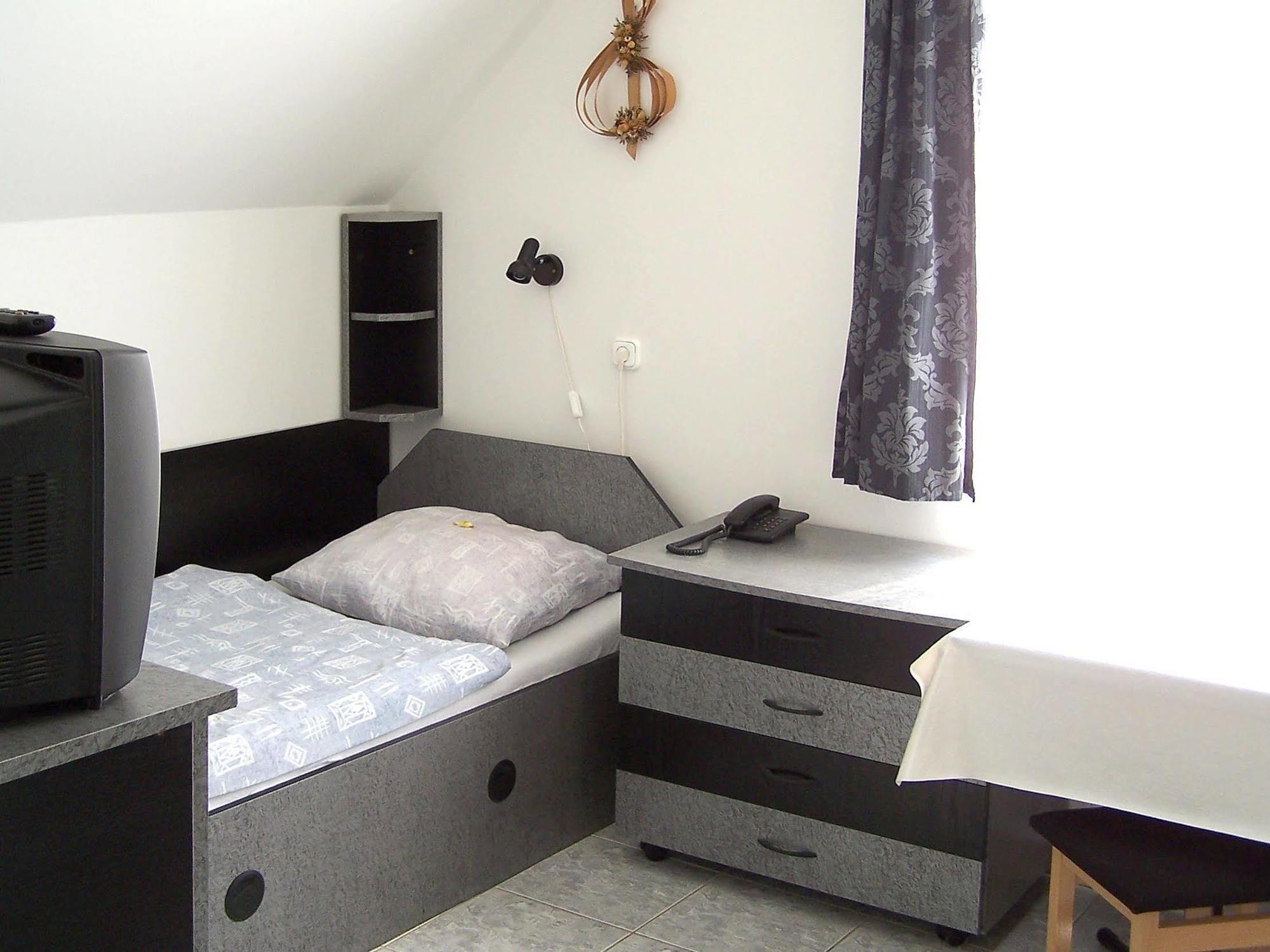 Irini Panzio Guest house