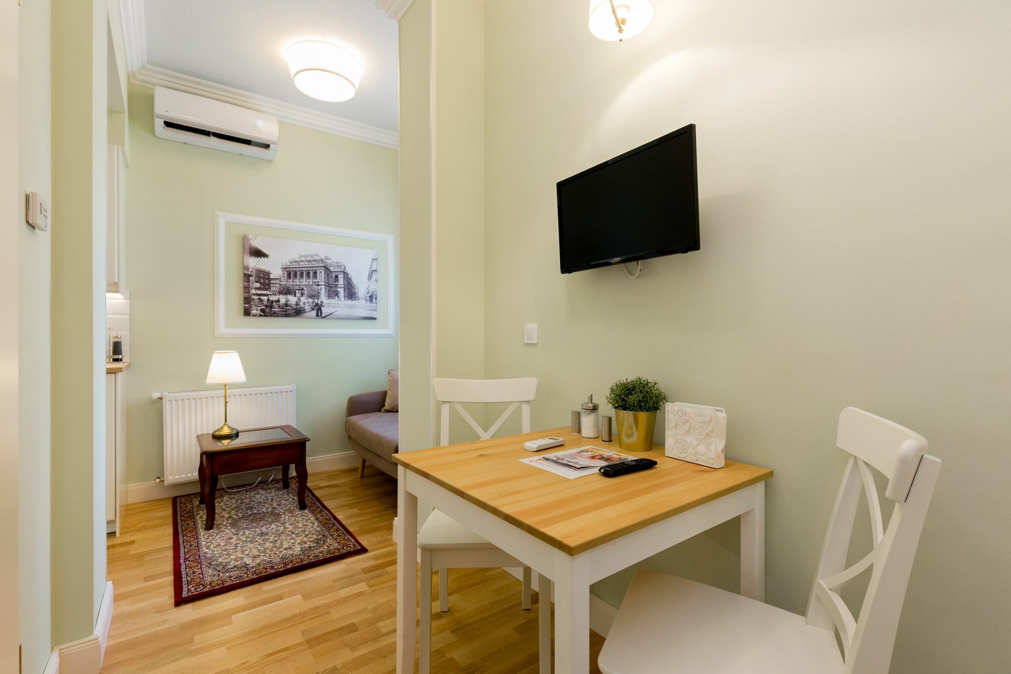 Roland Apartment *