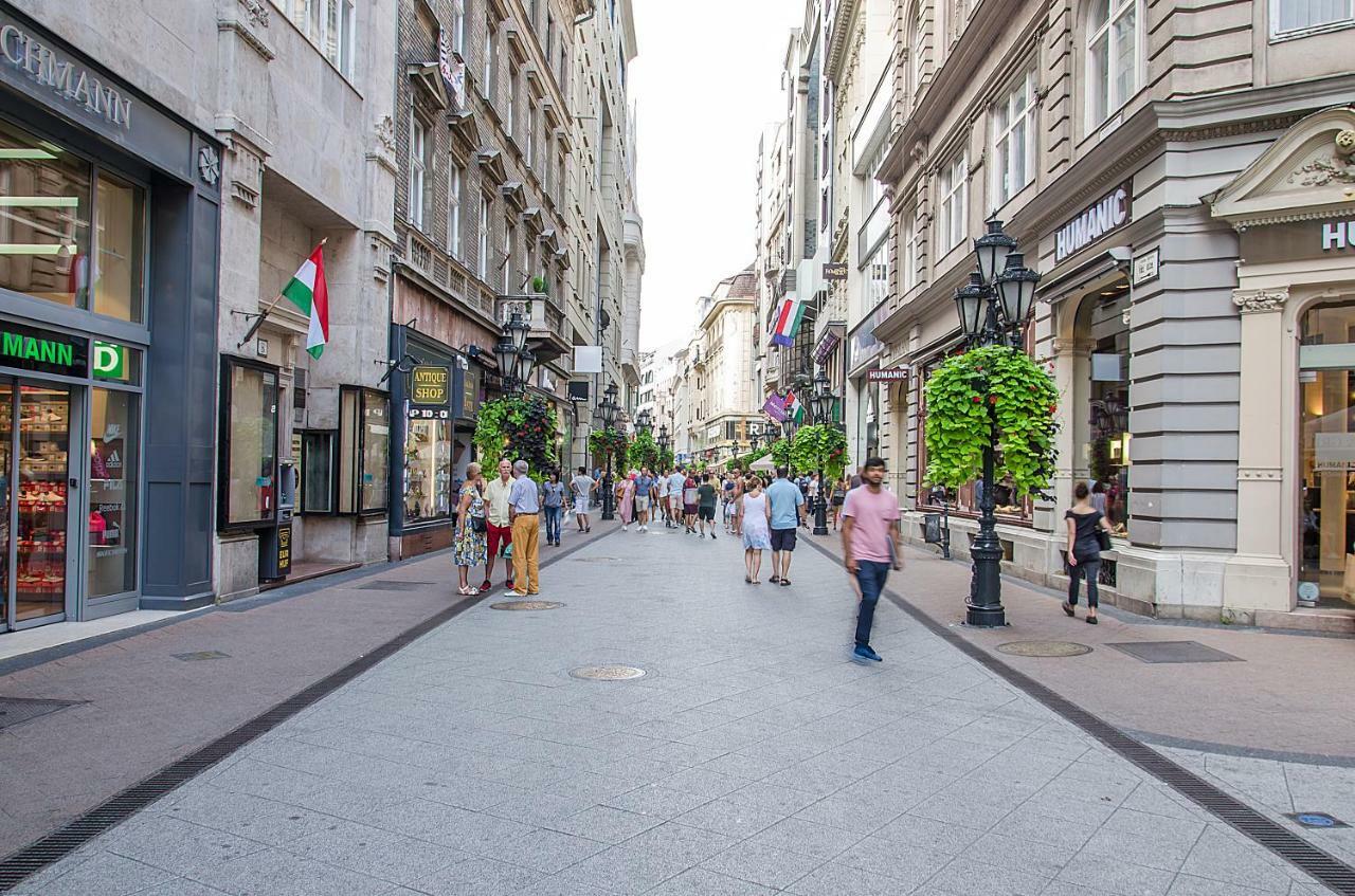 Harrison * Budapest