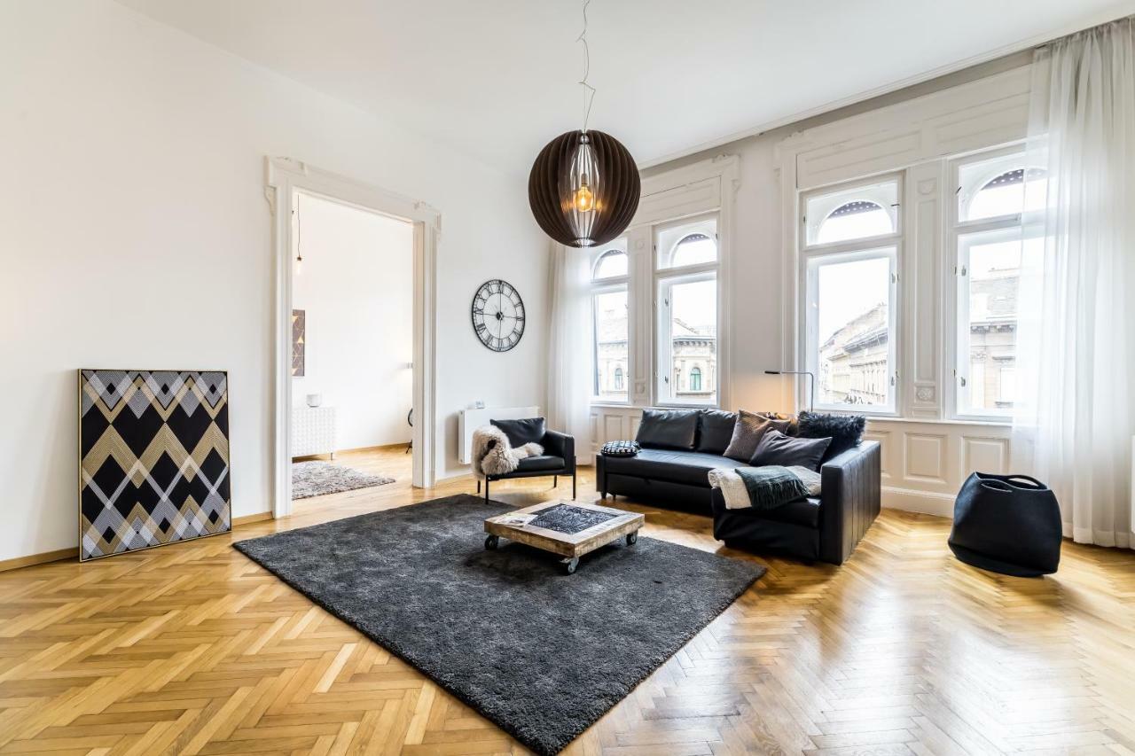 Bpr Luxe De Noir Et Blanc * Budapest