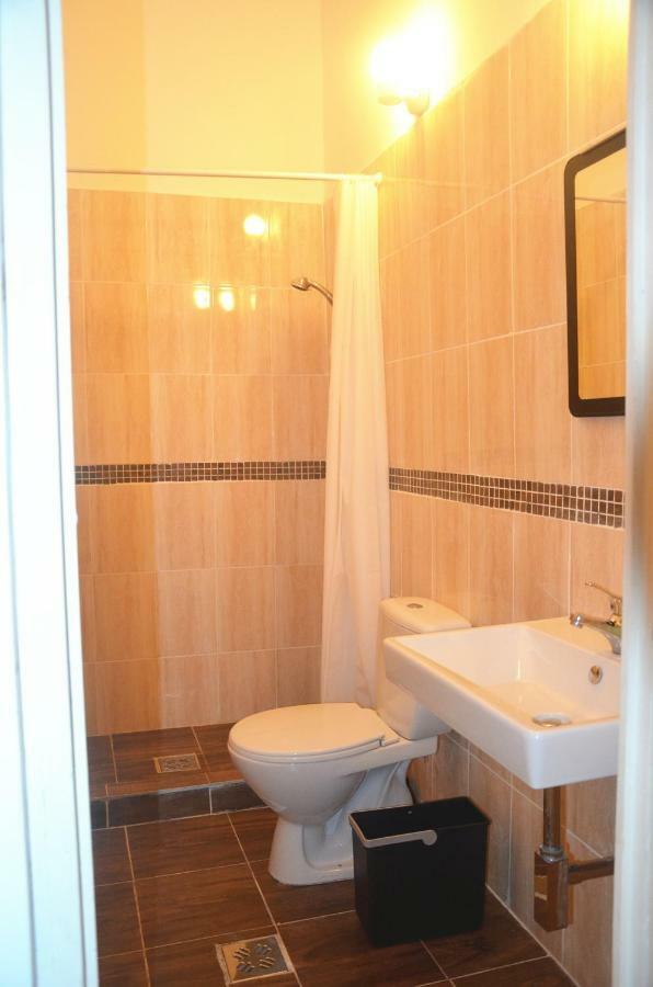 No. 11 With 2 Bathrooms Next To Railway Station Lägenhet Budapest