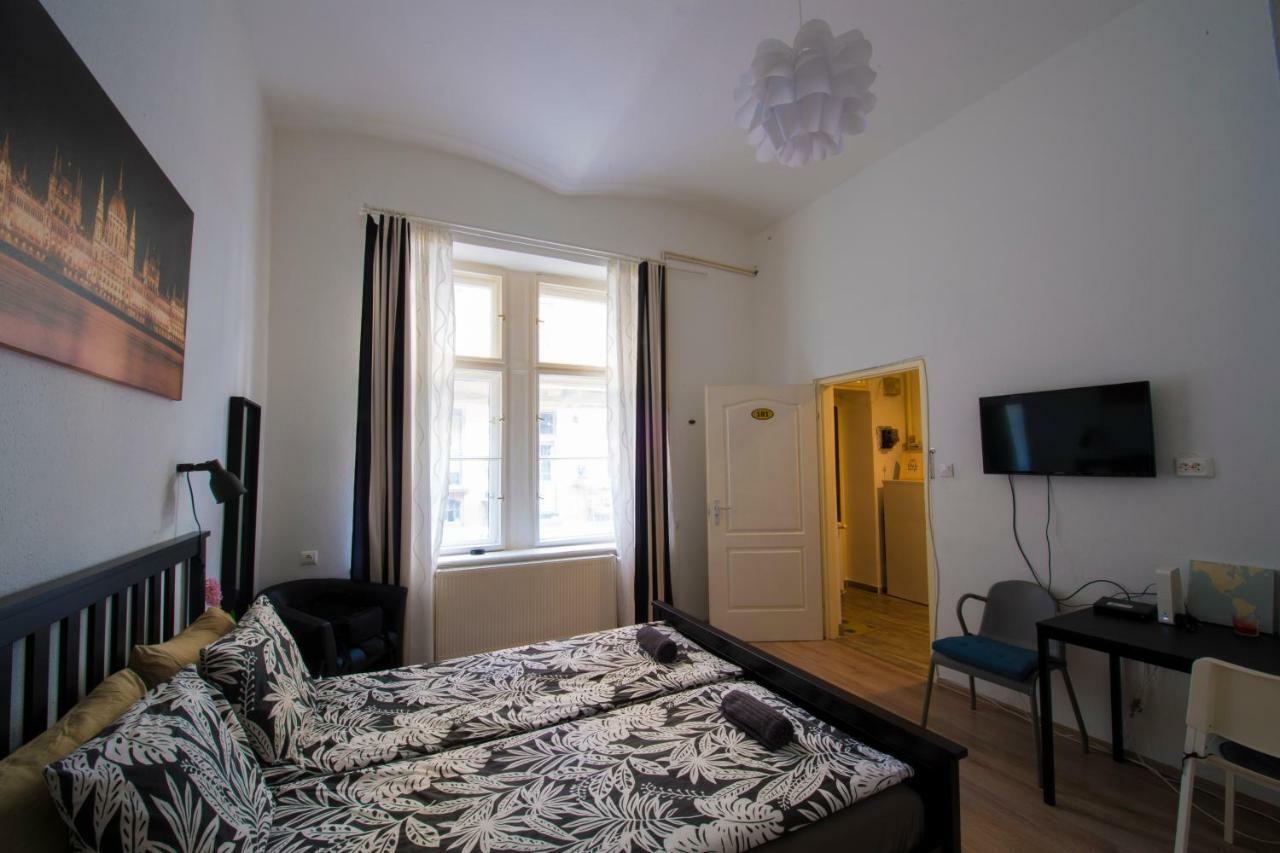 No. 11 With 2 Bathrooms Next To Railway Station Lägenhet Budapest