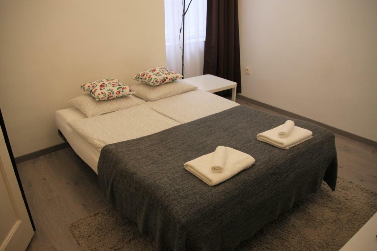 Duna Szecsi Apartment