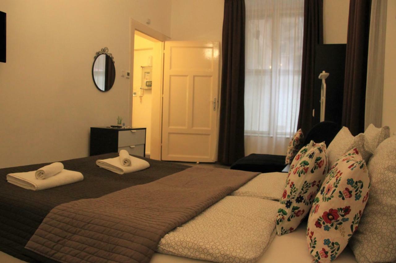 Duna Szecsi Apartment