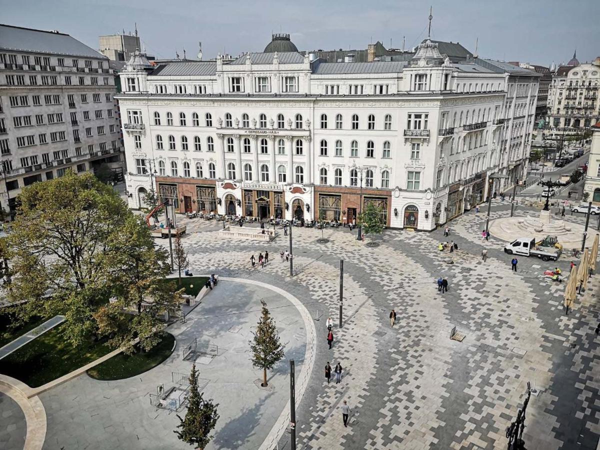 Lejlighed Lovely With A View On Vorosmarty Square *