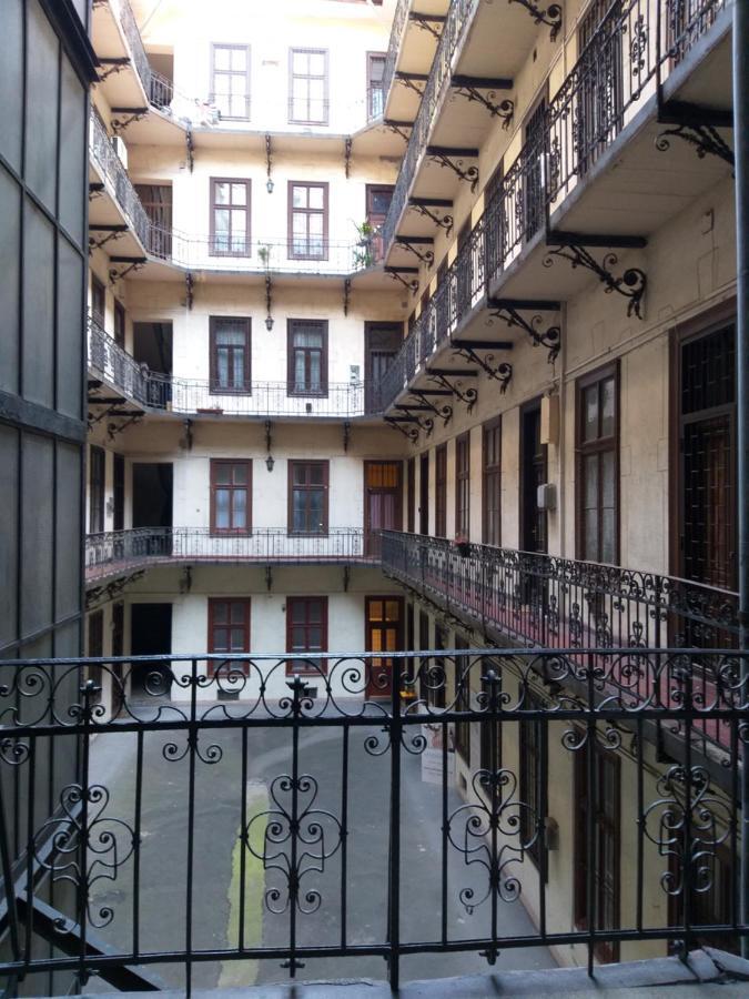 Tempo Courtyard *
