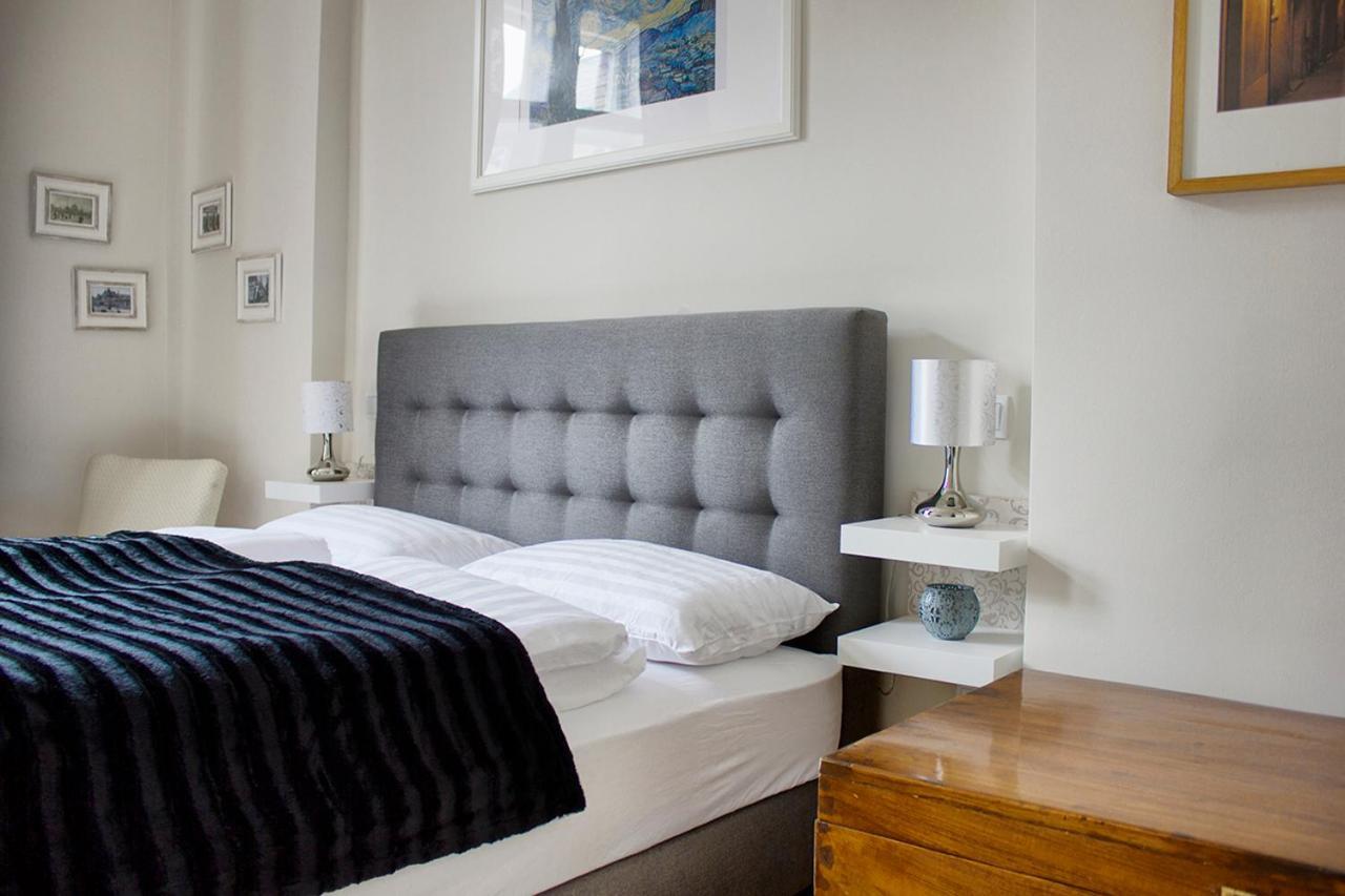 Deluxe In The Heart Of The