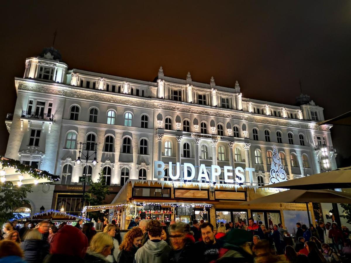 Lovely With A View On Vorosmarty Square * Budapest
