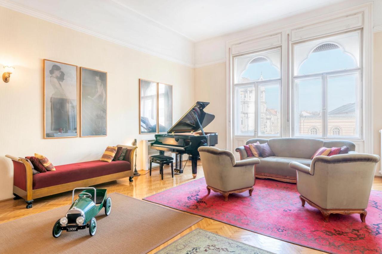 Stunning Spacious Art Nouveau Apart , Grand Piano *
