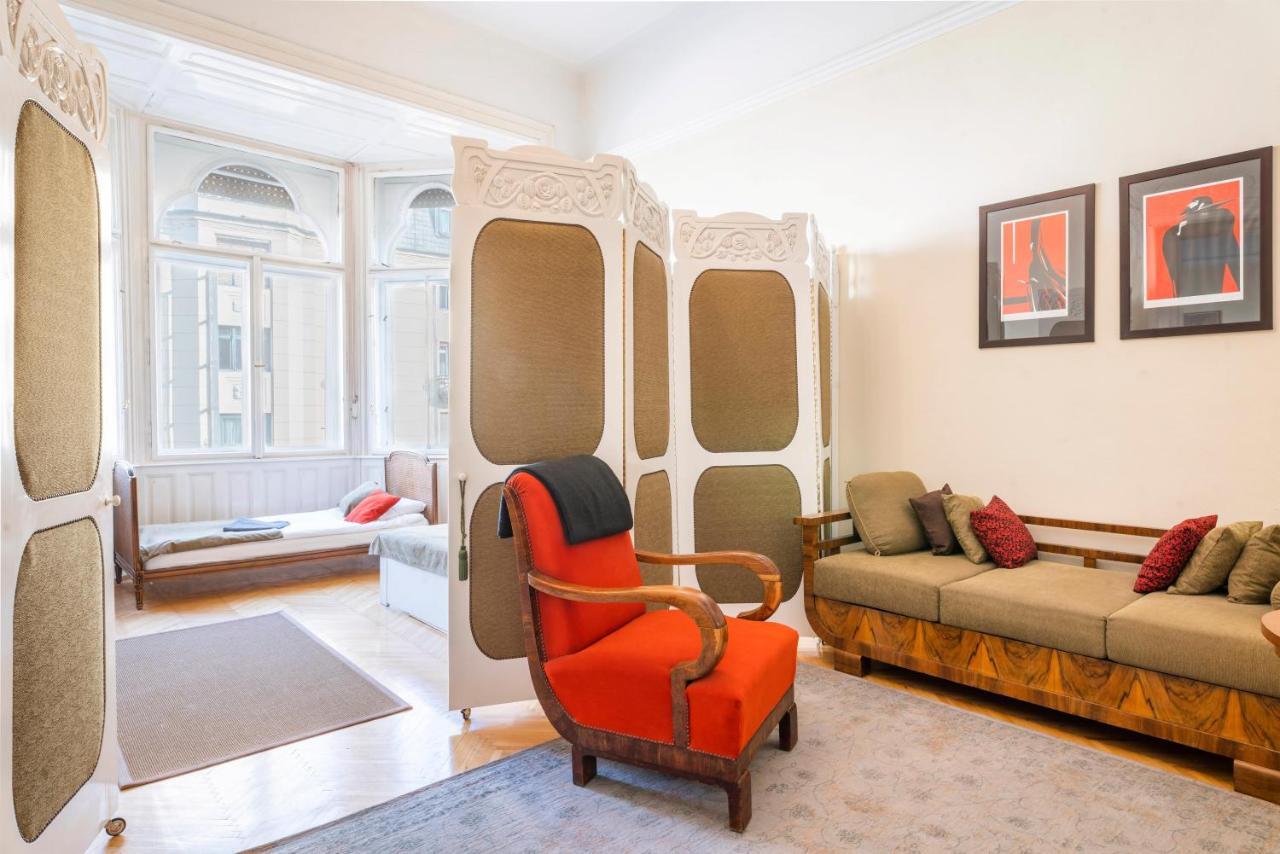 Apartment Stunning Spacious Art Nouveau Apart , Grand Piano