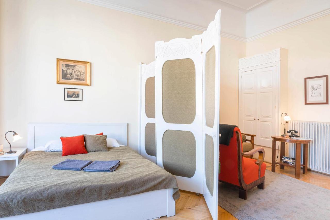 Stunning Spacious Art Nouveau Apart , Grand Piano Apartment Budapest