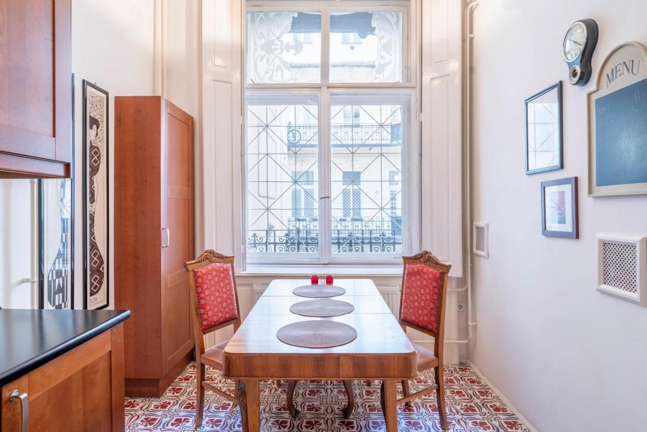 Stunning Spacious Art Nouveau Apart , Grand Piano Budapest