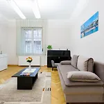 K17 Kinizsi Apartment