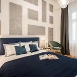 Bpr Kyanit Design Apartments With A/C