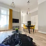 Standard Apartment By Hi5 - 2 Bedroom Suite In The Center
