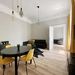 Standard Apartment By Hi5 - 2 Bedroom Suite In The Center