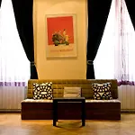 11Th Hour Cinema Hostel