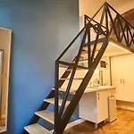 Z40 Apartments - Hostaid