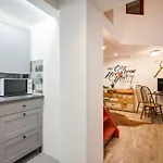 Megszunt-Bohemic Style Apartment With Jacuzzi & Terrace