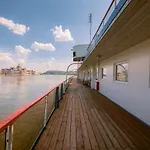Grand Jules - Boat Hotel