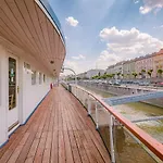 Grand Jules - Boat Hotel