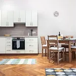 Free Parking - Dob50 Spacious Apartment - 2 Separate Bedroom, 5 People, Ac, Wifi