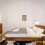 Bpr Scandi Home - Designer Apt At Kiraly Street With Ac