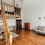 Grand Boulvard Apartment
